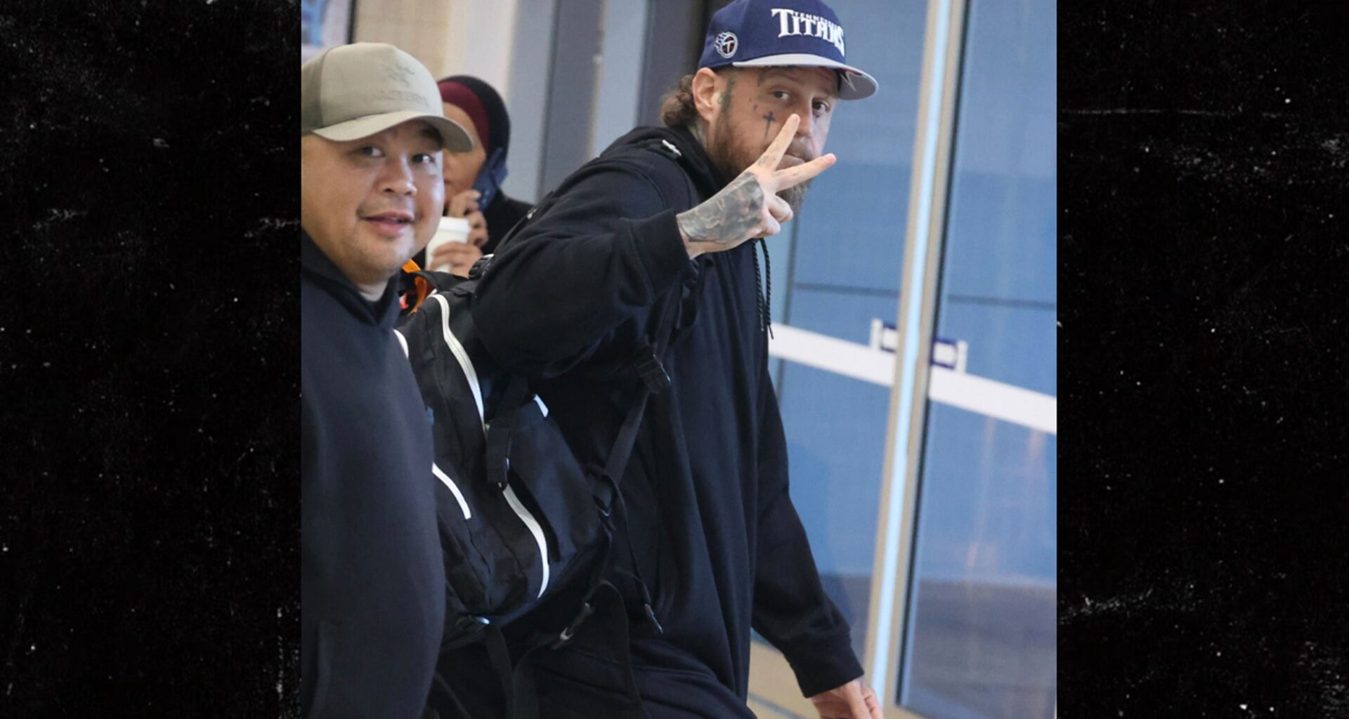 Jelly Roll Shows Off Epic 200lb Weight Loss After Landing In Sydney