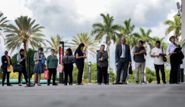 “The goal posts have shifted, and we just need to add about 30,000 new jobs a month in order to keep the unemployment rate the same,” said economist Alí Bustamante.