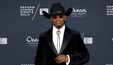 'Don't Try Me': R&B Star Ne-Yo Gets Physical With Stage Intruder During Concert