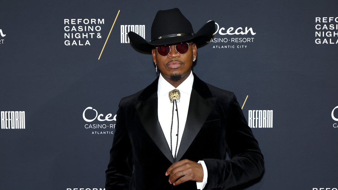 'Don't Try Me': R&B Star Ne-Yo Gets Physical With Stage Intruder During Concert
