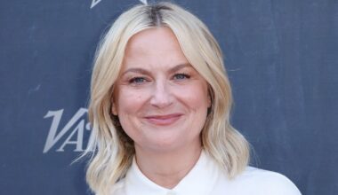 Amy Poehler Is Getting Backlash For Inviting 1 Controversial Guest On Her Podcast