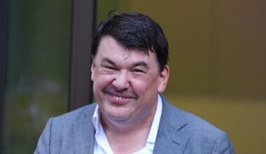 Trans activist ‘took pictures of people’s faces’ before confrontation with Graham Linehan – The Irish Times