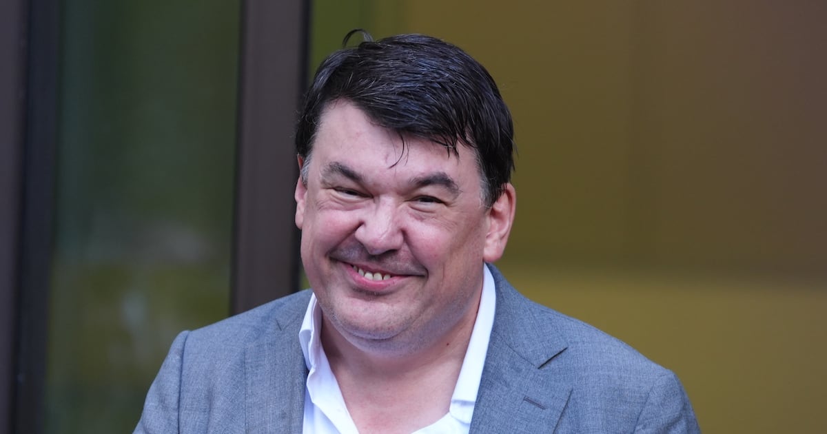 Trans activist ‘took pictures of people’s faces’ before confrontation with Graham Linehan – The Irish Times