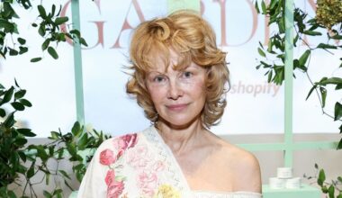 The National Desk dark theme brand icon