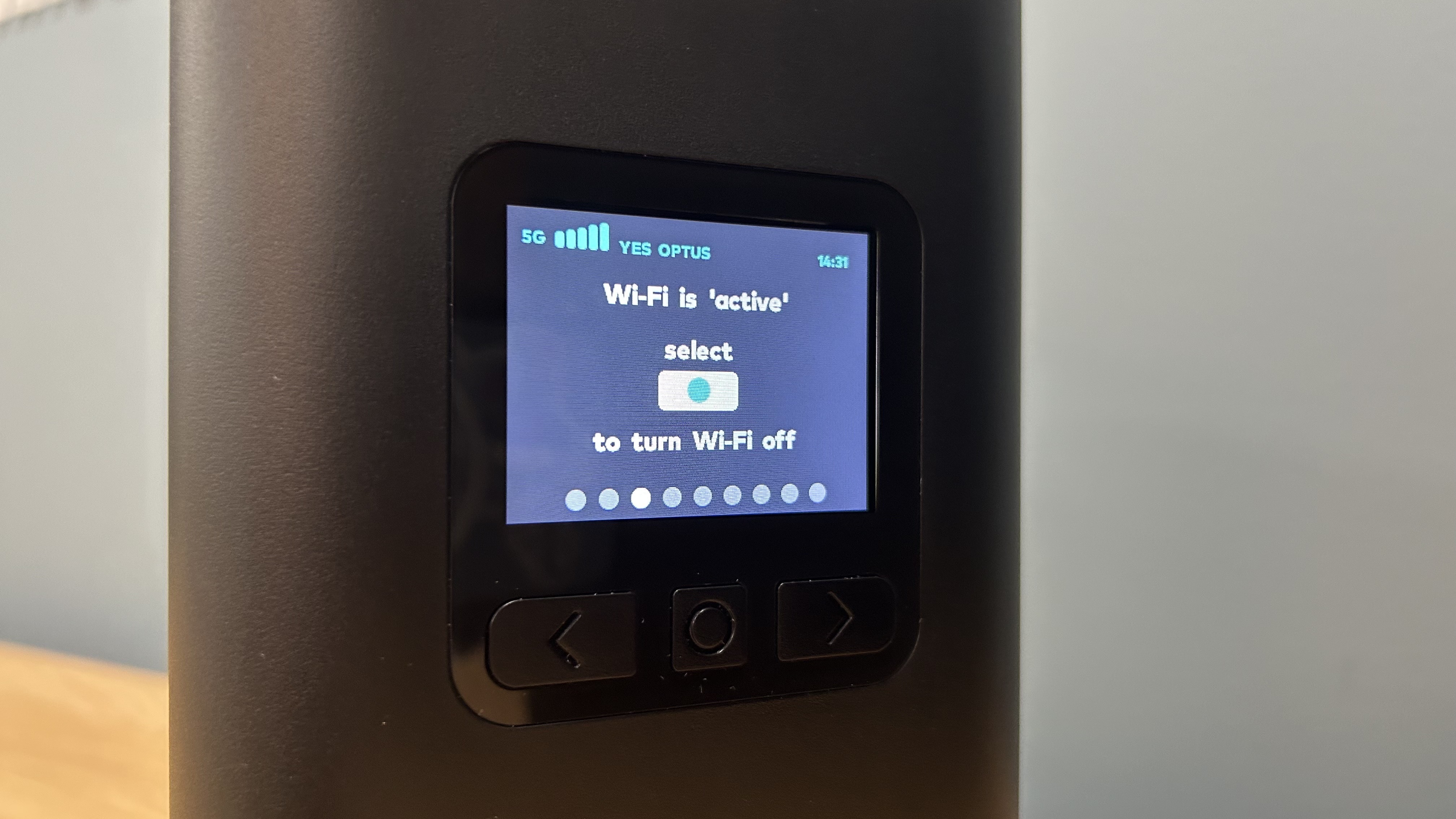 Spintel 5G modem specs LED screen with different menu prompts