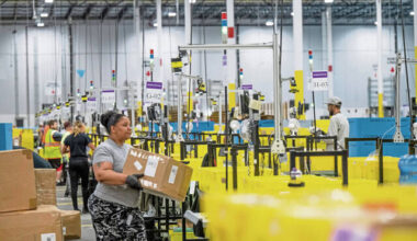 8911368_web1_gtr-WarehouseWorkers102-101525