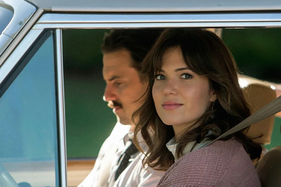 Mandy Moore in a TV scene
