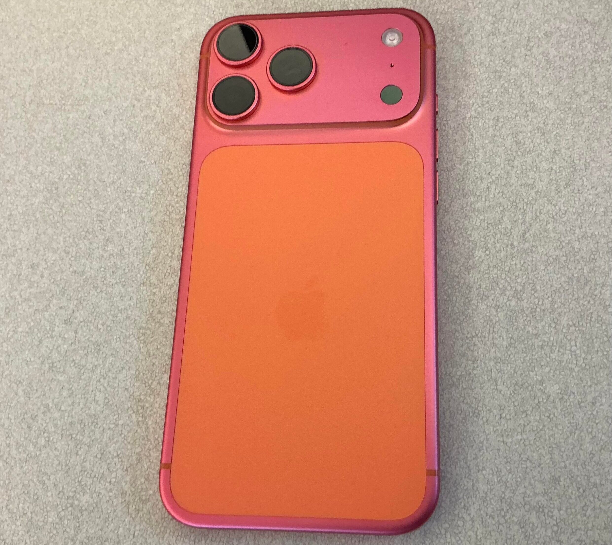 Apple iPhone 17 Pro Cosmic Orange changing colors into pink 2