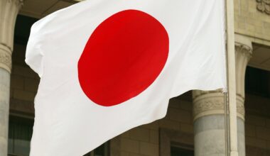 Bear attacks 2 in Japan supermarket