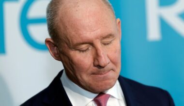Fianna Fáil’s Jim Gavin repays former tenant €3,300 debt that cost him Áras bid – The Irish Times