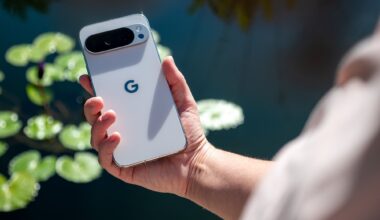 Google says Android phones now block more scams than iPhones