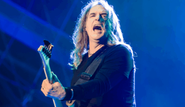 A photo of David Ellefson playing in Megadeth.