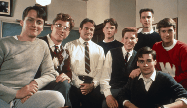 (L-R) Gale Hansen, Allelon Ruggiero, Robin Williams, Ethan Hawke, Dylan Kussman, Robert Sean Leonard, James Waterston and Josh Charles in 'Dead Poets Society.'