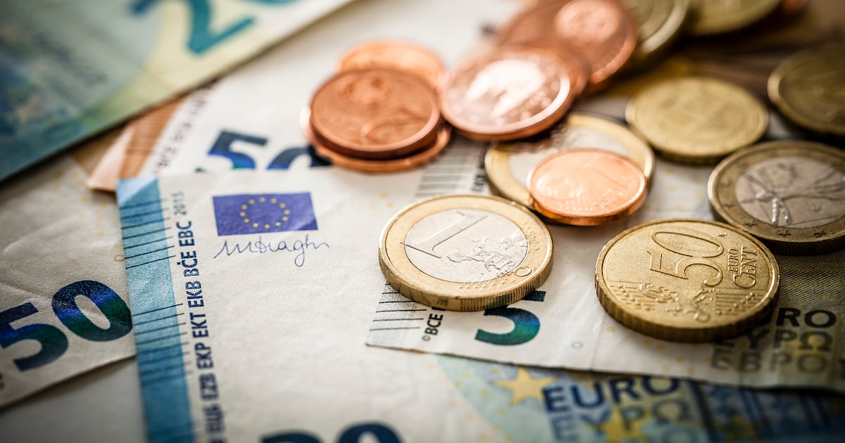 Budget to cut disposable incomes by 2% next year if wages grow as expected – ESRI – The Irish Times