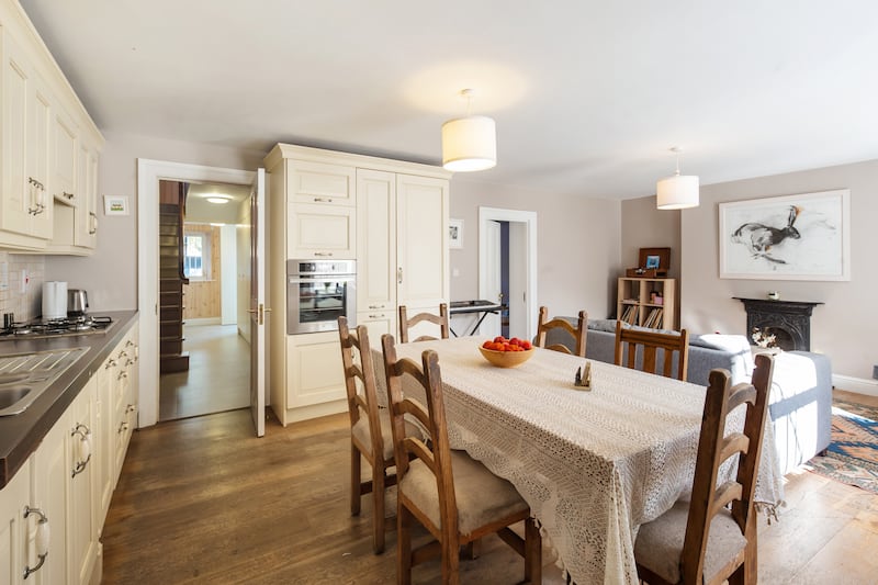 Garden level livingroom/kitchen