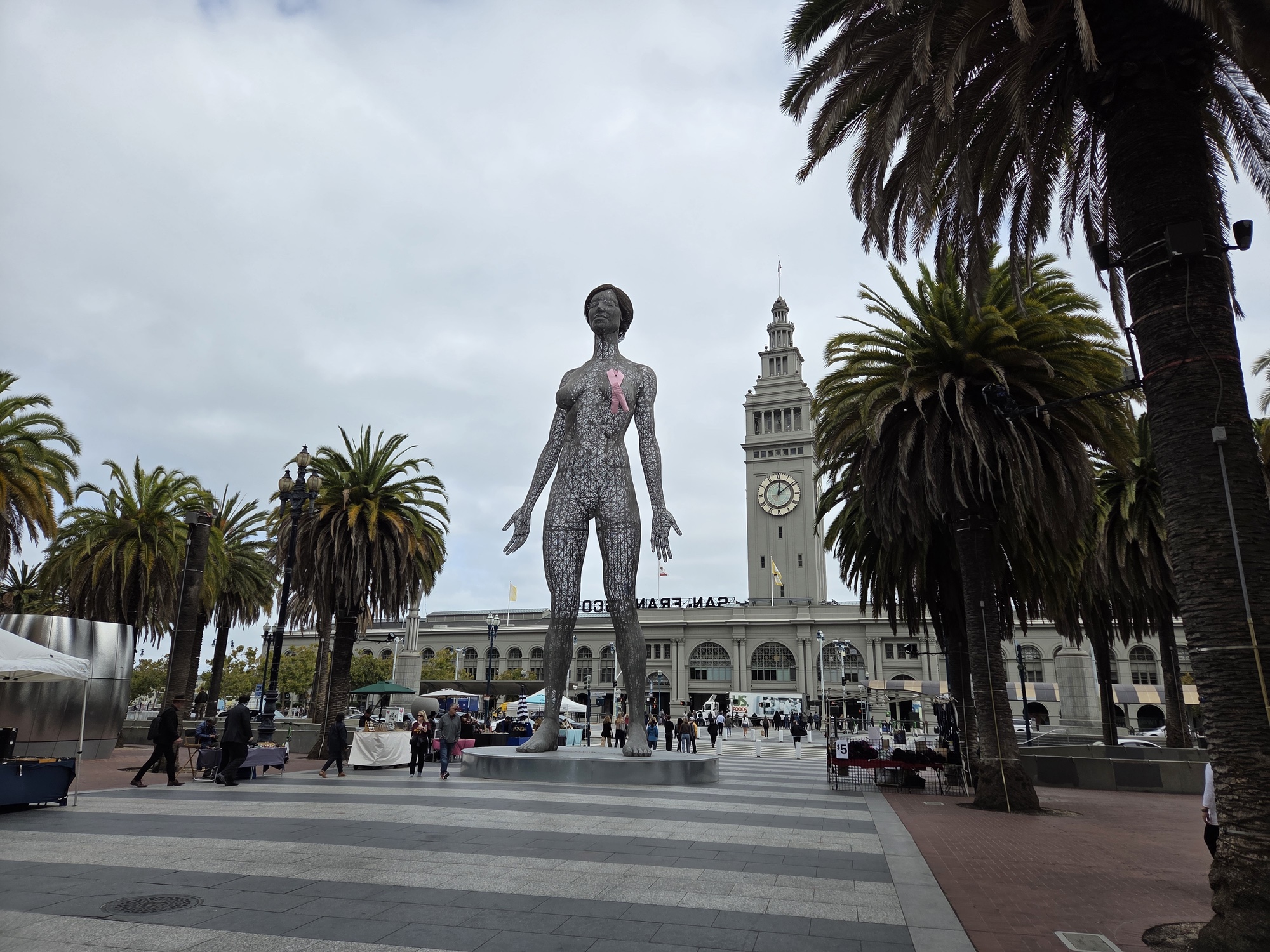 Ferry Building with statue of woman shot by Galaxy S25