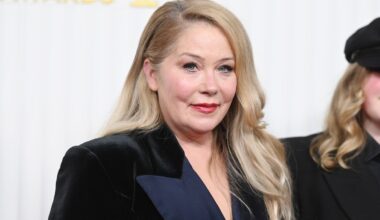Christina Applegate makes Instagram debut amid MS battle – NBC Boston