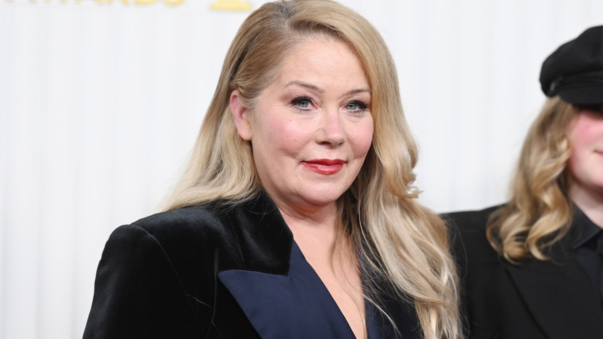 Christina Applegate makes Instagram debut amid MS battle – NBC Boston