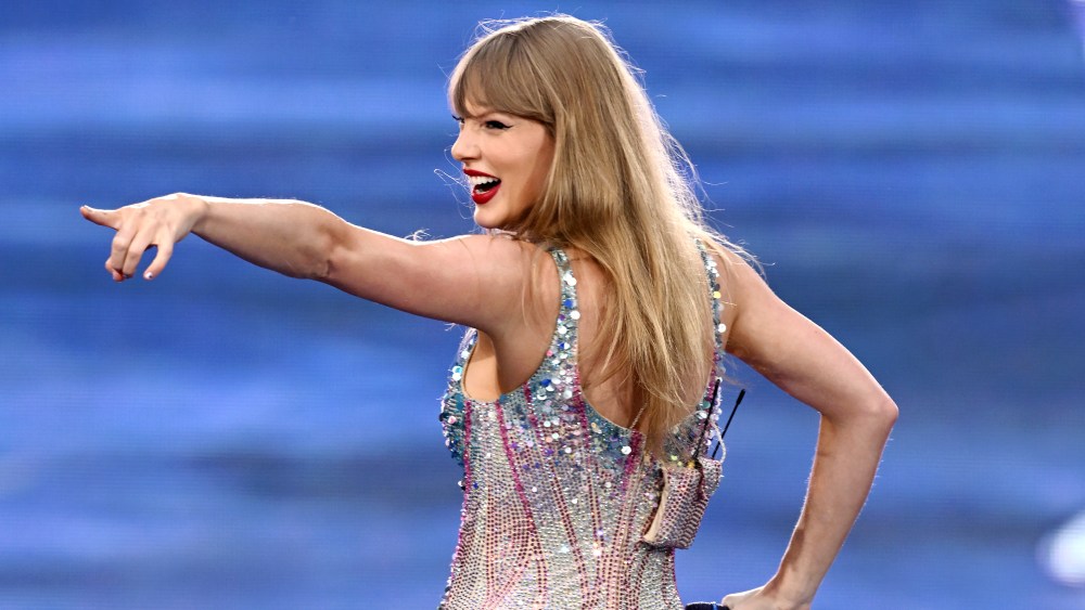 Taylor Swift Adds Third Week Atop Albums and Songs Charts