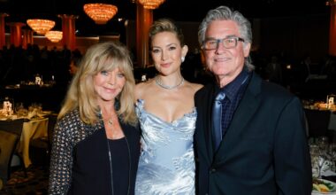 Kate Hudson Thanks Goldie Hawn and Kurt Russell at Pioneer Dinner