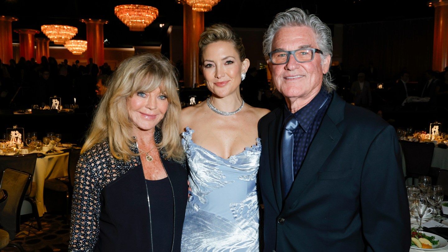 Kate Hudson Thanks Goldie Hawn and Kurt Russell at Pioneer Dinner