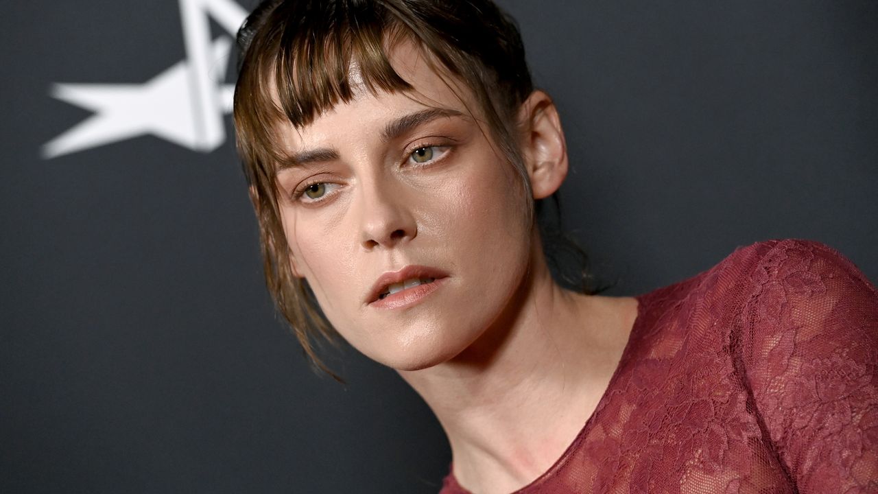 Kristen Stewart Proves 'Tired Girl' Makeup Is Anything But Boring