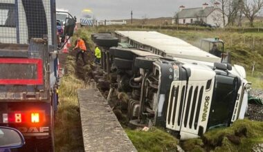 Delays expected after lorry goes off road near Glenties 