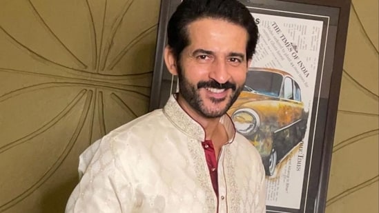 Hiten Tejwani talks about working 22 hours in television.