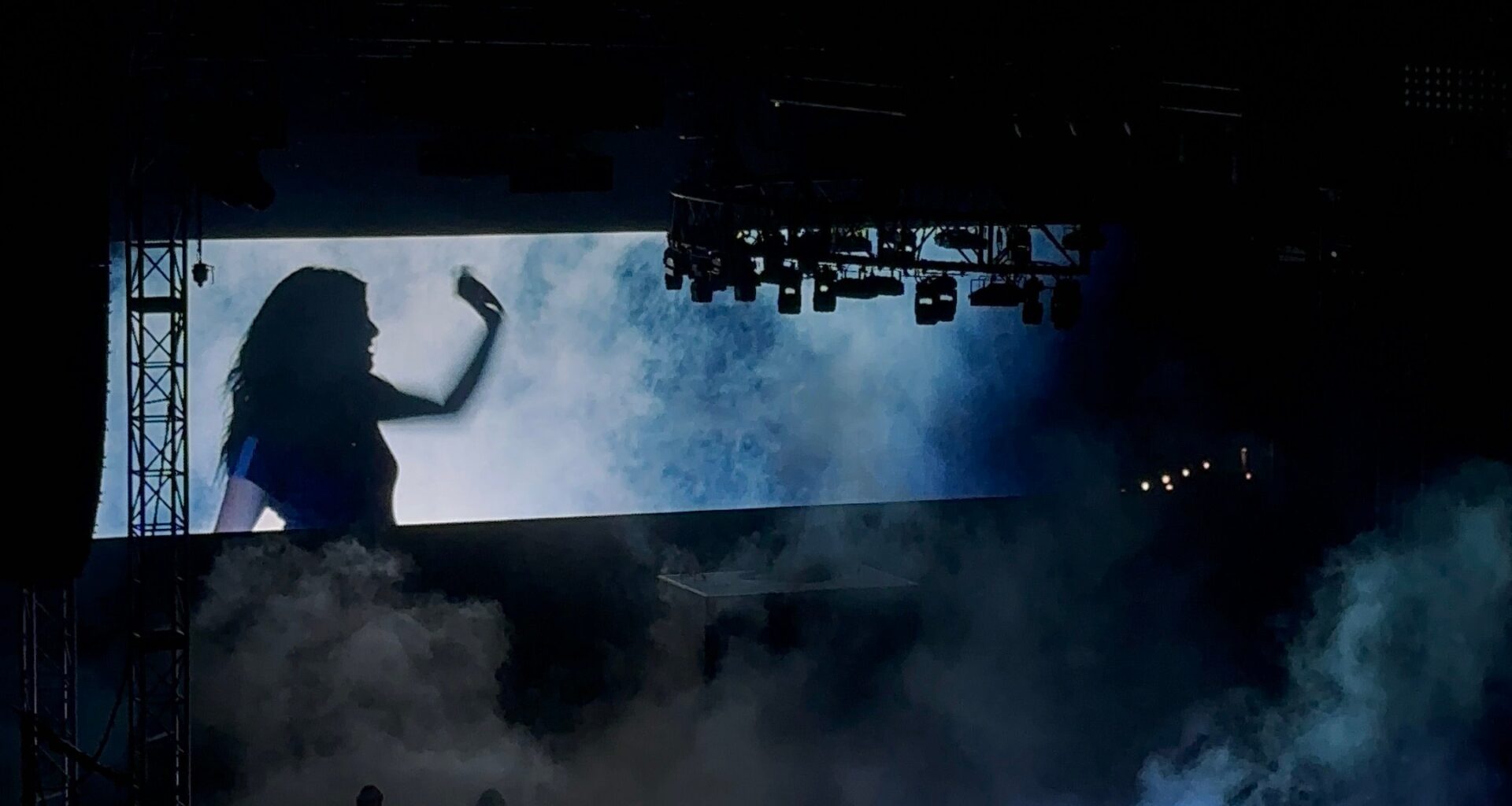 Lorde ‘lives on the edge’ for Ultrasound World Tour at Greek Theatre