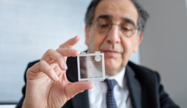 Wireless retinal implant restores sight in patients blinded by advanced macular degeneration