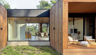 La Cadrée Perchée Is a Mountain Home That Interacts With Nature