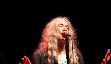 The singer’s voice is peerless in an energetic, gentle performance – The Irish Times