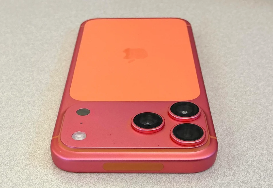 Orange iPhone 17 Pro Max turns pink: Another manufacturing defect with Apple's new iPhone?