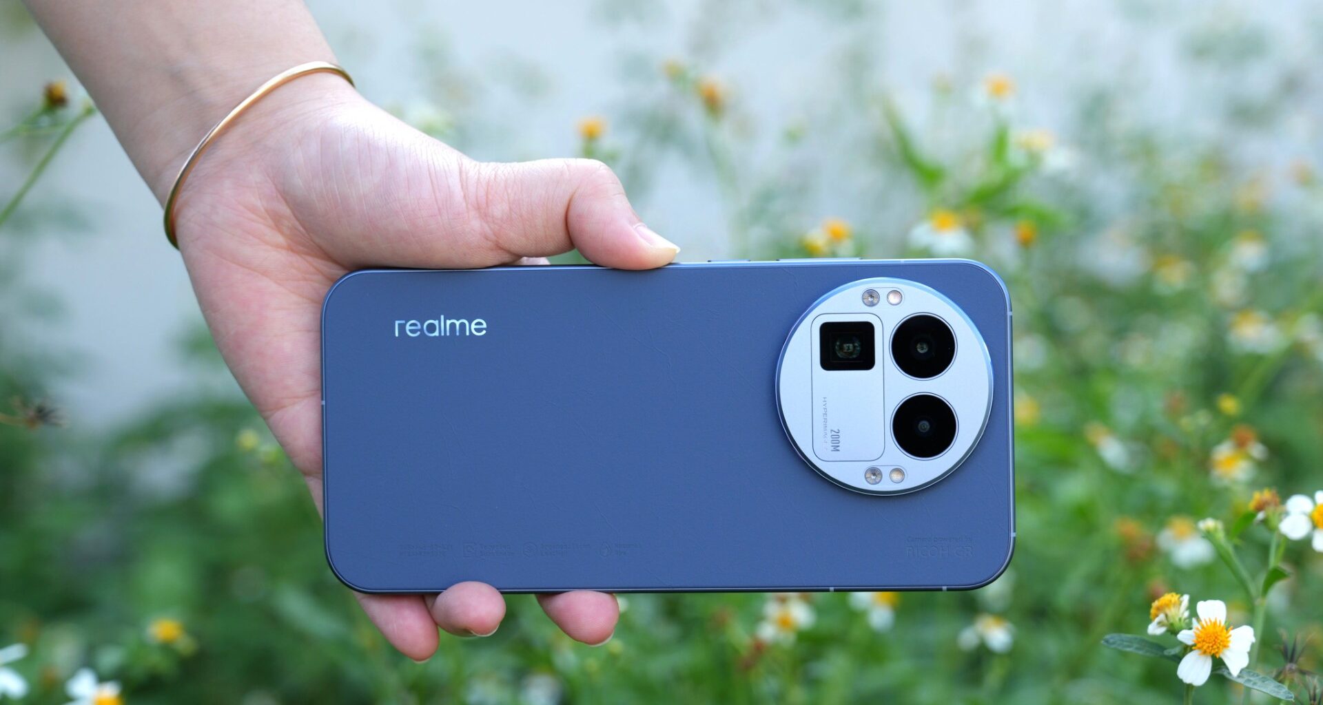 Realme GT 8 Pro: Video of interchangeable DIY Ricoh GR camera module and press photos in all colors surface