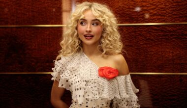 Sabrina Carpenter Parodies 'Sex and the City' in 'SNL' Promo