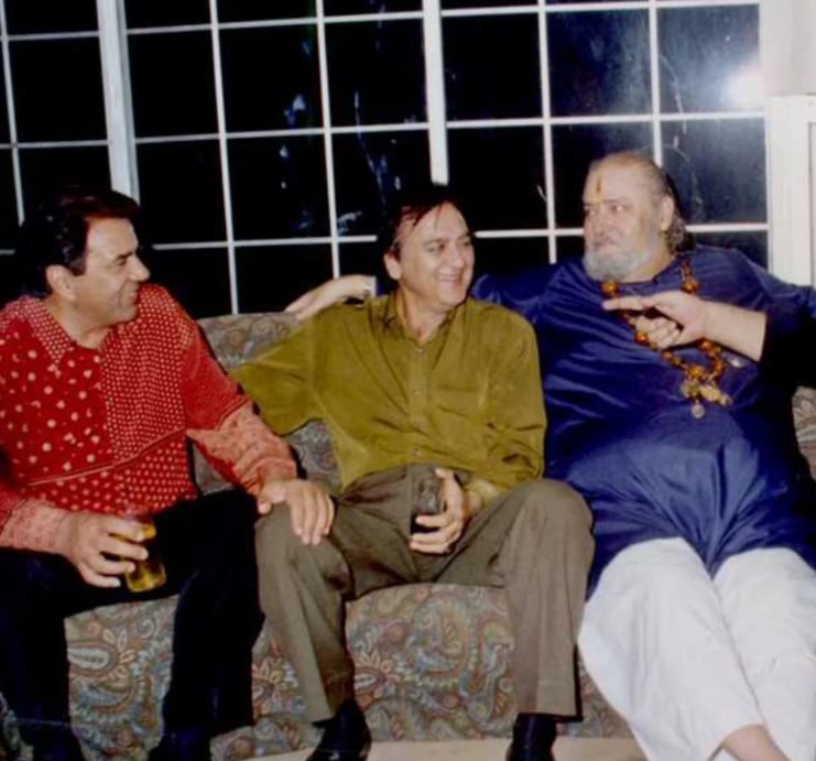 In 1974, Shammi Kapoor’s in-laws invited yogi Haidakhan Baba to their home. At first, Shammi showed little interest in meeting him. Preoccupied with his film commitments, he attended the gathering rather reluctantly.