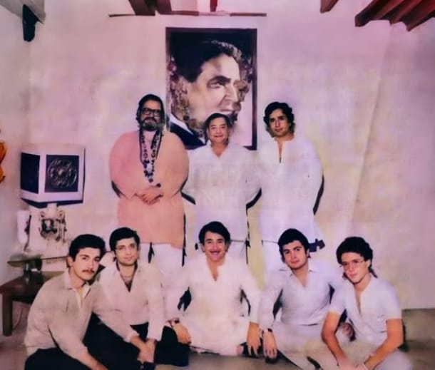 Shammi Kapoor began accompanying Baba on spiritual journeys and immersed himself in sadhana. He eventually quit his 100-cigarette-a-day habit. He later created a website dedicated to Haidakhan Baba and shared his spiritual journey through Shammi Kapoor Unplugged.