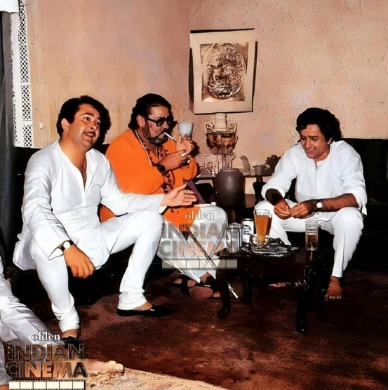 Shammi Kapoor decided to visit Haidakhan Baba’s ashram in Nainital. He carried along alcohol, non-vegetarian food and music, convinced that he wouldn’t be able to spend even a single day without them.