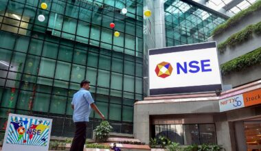 Stock markets recover early lost ground; trade higher on foreign fund inflows