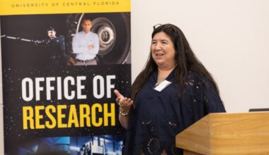 Carolina Cruz-Neira speaking at a podium