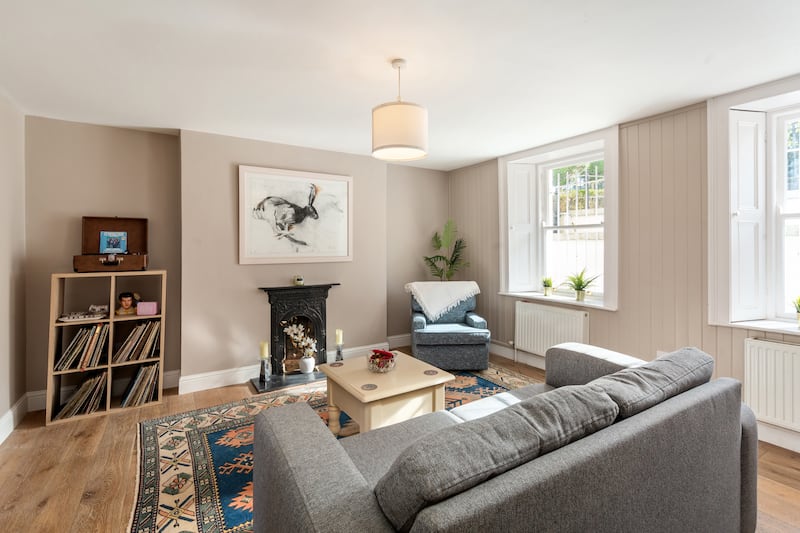 Garden level livingroom/ kitchen