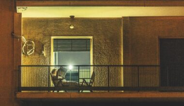 Once-sacred balconies now deserted | eKathimerini.com
