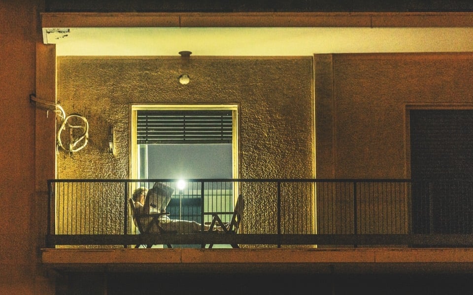 Once-sacred balconies now deserted | eKathimerini.com