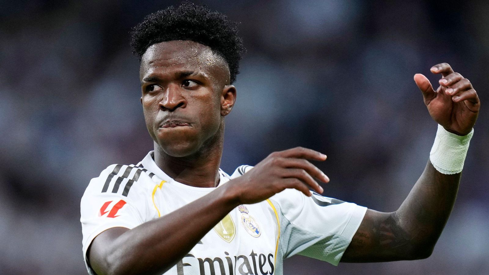 Vinicius Junior issues statement as Man Utd, Chelsea moves are mooted amid Alonso fued: 'I'm leaving'