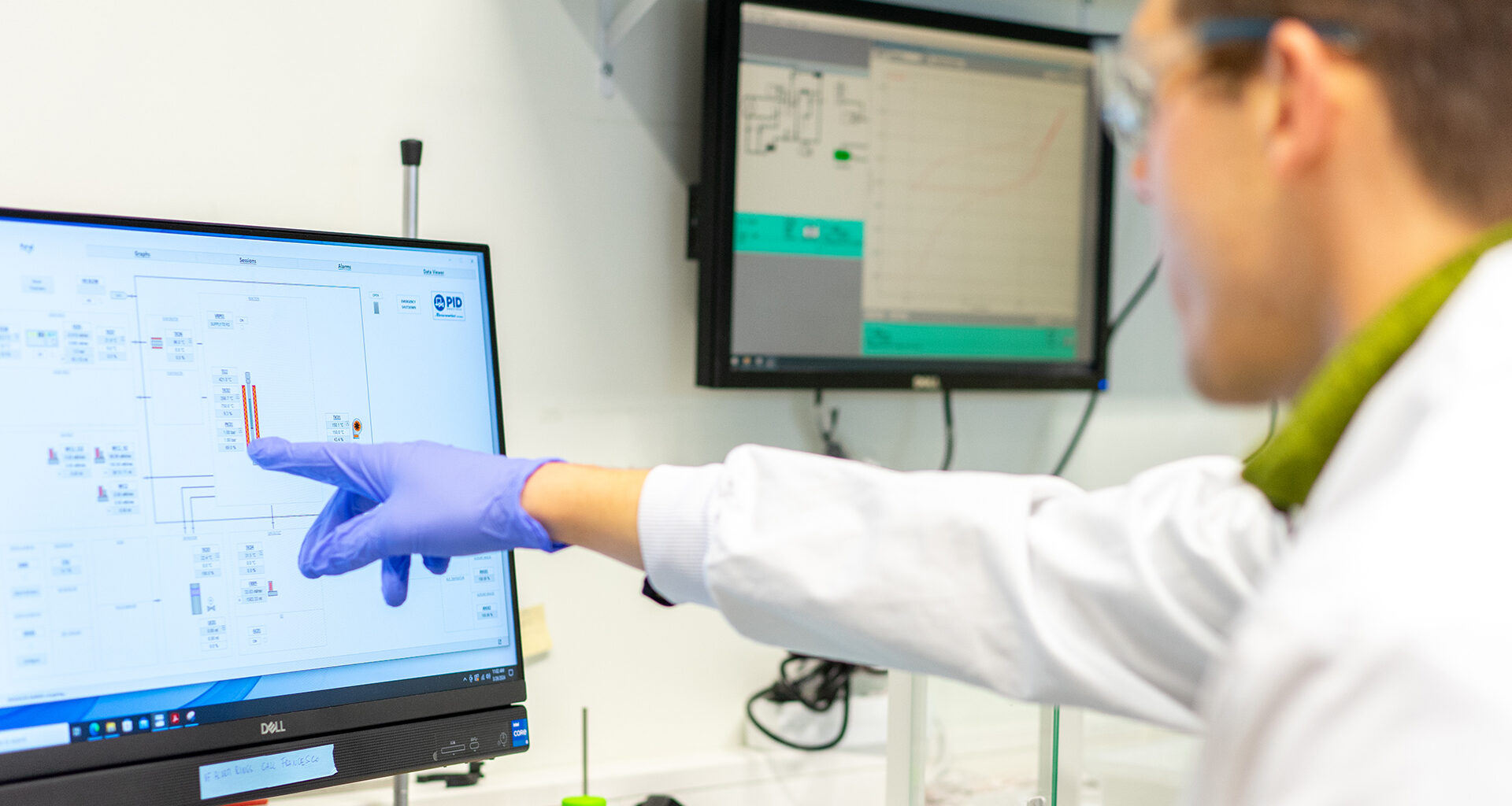 Converting plastic waste into clean hydrogen and carbon materials