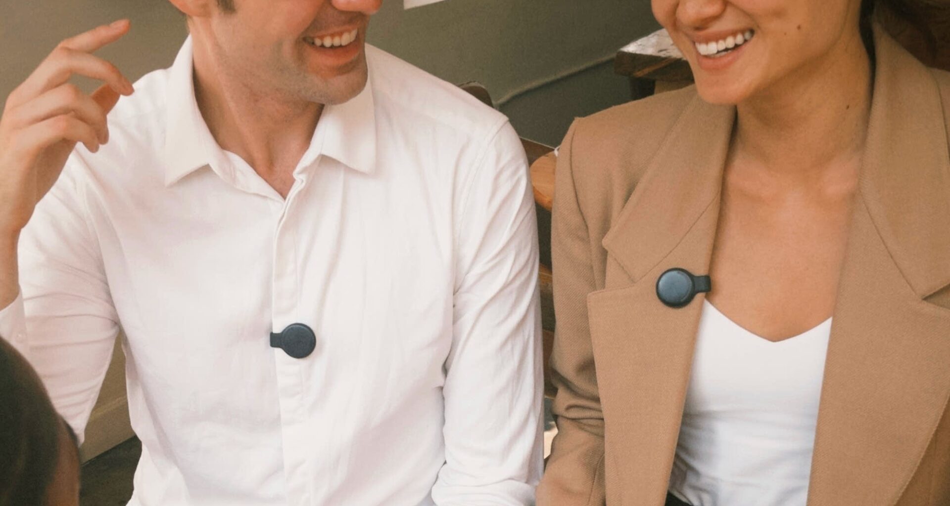 The always-on Limitless pendants can record everything a person says or hears in a given day, and then uses AI to summarize conversations and give advice.