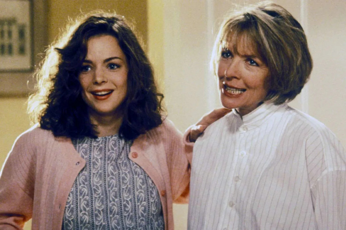 Kimberly Williams-Paisley Remembers Diane Keaton Helping Her Unpack Her Anxiety ‘Nightmares’ While Filming “Father of the Bride” at Age 19