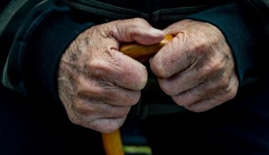 Aged care workers warn of worsening mental health crisis