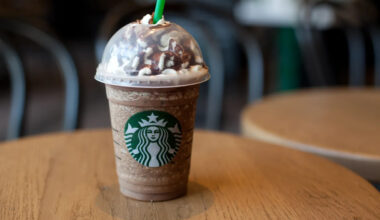 I’m a dietitian. 4 things I'd never order at Starbucks (and 4 I always recommend)