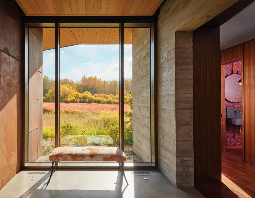 Views to the surrounding landscape